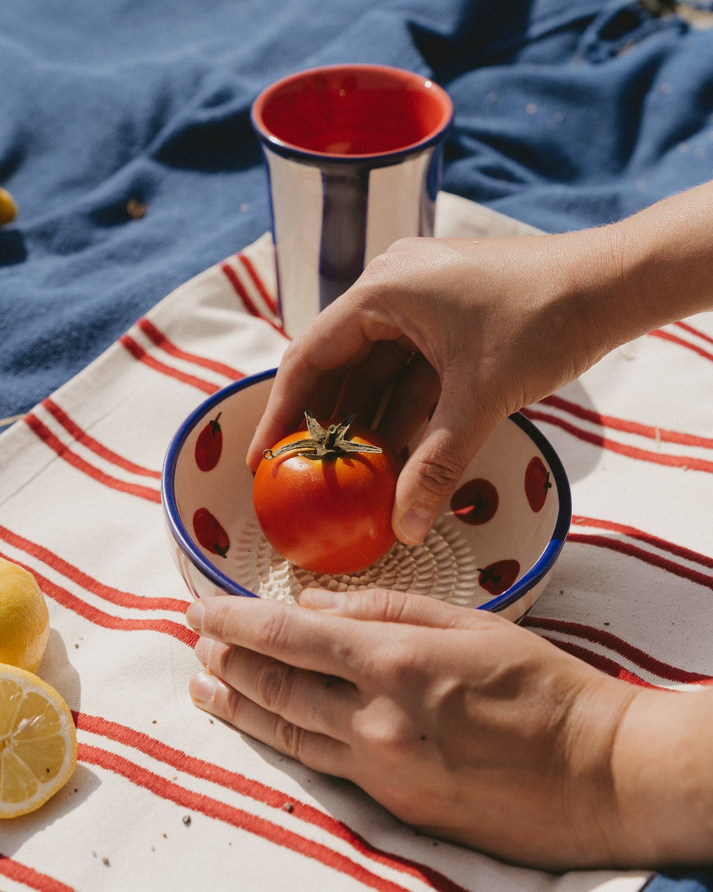 Lifestyle — Pomodoro strouhadlo a piknik s rajčaty
