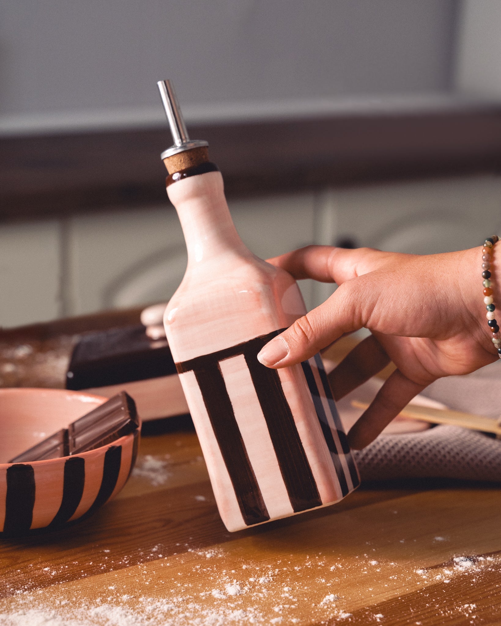 Olejnička Chocolate — keramická olejnička v čokoládové glazuře, z dílny Alfar v Málaze (foto 3)