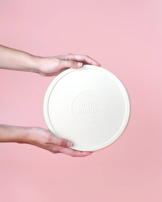 Béžová silikonová poklice na potraviny - BPA-free, opakovaně použitelné víčko na talíře a mísy