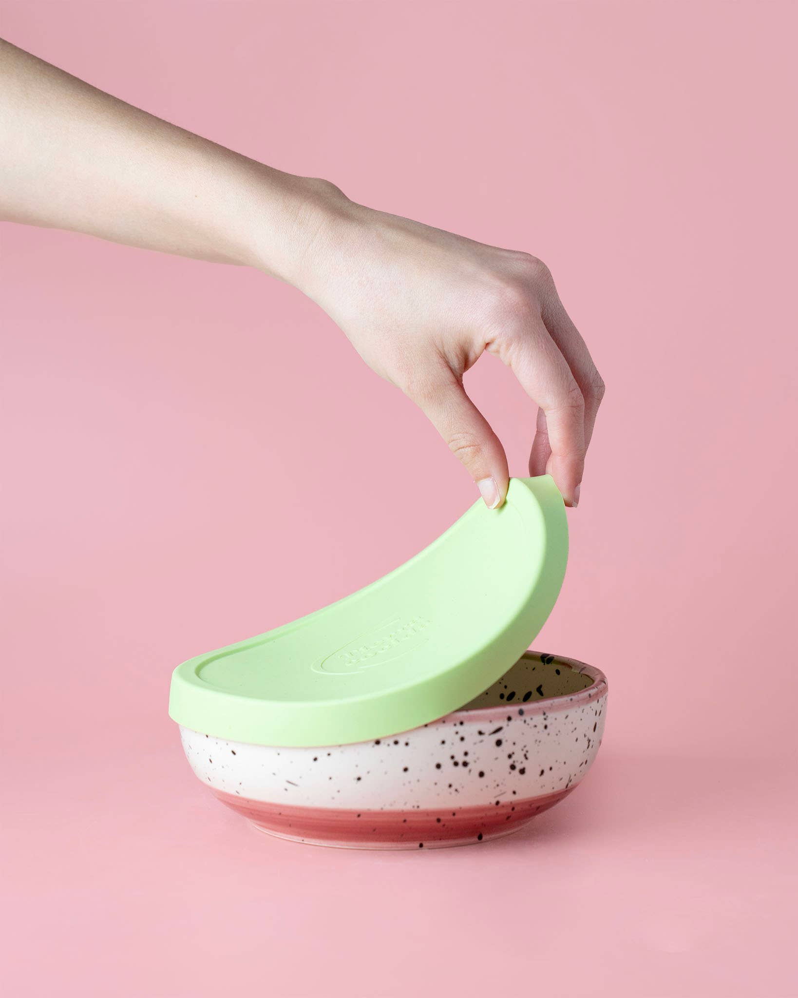 Růžová silikonová poklice na potraviny - BPA-free, opakovaně použitelné víčko na talíře a mísy